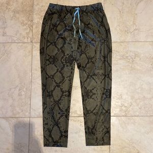 Lululemon jet crop slim jogger size 4